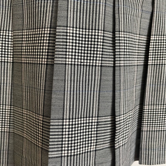 Aritzia Sunday Black, Grey and White Pleated Mini Skirt - Picture 3 of 4